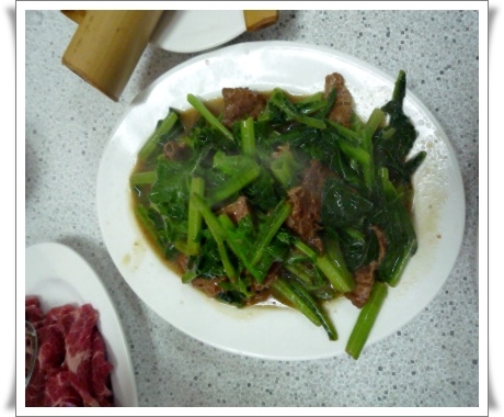 【老徐黃牛肉】不景氣下就吃美味的平價熱炒 + 小小生日啪~)