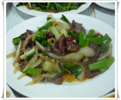 【老徐黃牛肉】不景氣下就吃美味的平價熱炒 + 小小生日啪~)