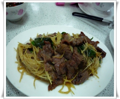 【老徐黃牛肉】不景氣下就吃美味的平價熱炒 + 小小生日啪~)