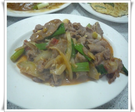 【老徐黃牛肉】不景氣下就吃美味的平價熱炒 + 小小生日啪~)
