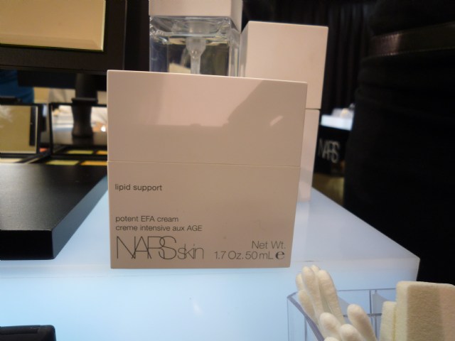 【NARS緊緻塑顏粉底霜】是底妝也是保養品(有圖有真相!)