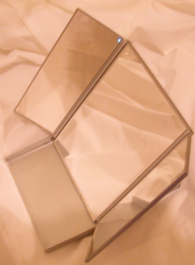 【日本彩妝工具】三面鏡的使用方法