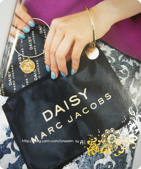 IN RED 10月號送DAISY MARC JACOBS收納包兩件組