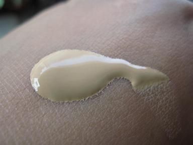 Giorgio Armani無暇絲光防曬粉底
