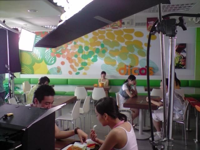 德克士韓式泡菜嫩雞飯廣告