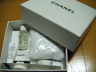 【活動/預約禮】CHANEL唇蜜手機吊飾+ALLURE男香鑰匙圈&型男證件掛鍊