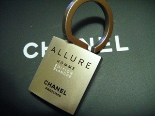 【活動/預約禮】CHANEL唇蜜手機吊飾+ALLURE男香鑰匙圈&型男證件掛鍊