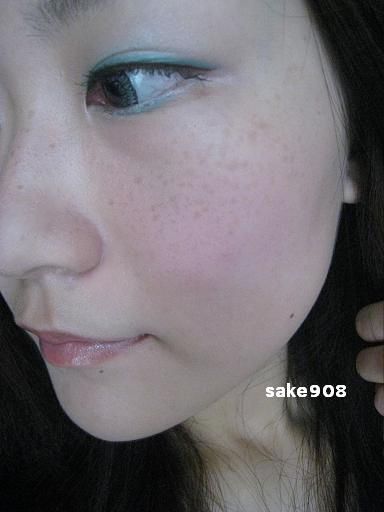 不敢畫藍色眼影嗎?從藍色眼線開始吧!!