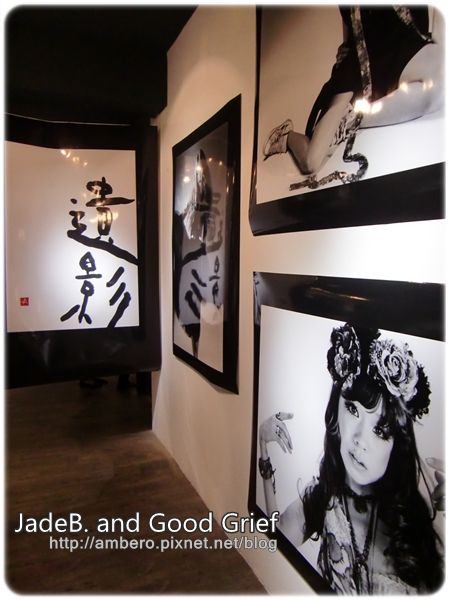 【展 】隨想 | BLACK FRAME遺影-荒木經惟黑框拍立得攝影展。
