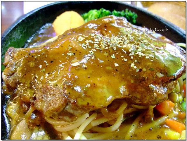 【食記】便宜擱大份的牛排套餐《buffalo steak》