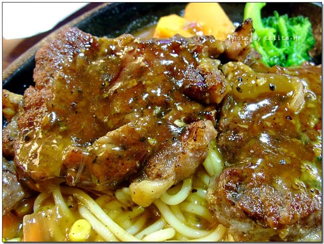 【食記】便宜擱大份的牛排套餐《buffalo steak》