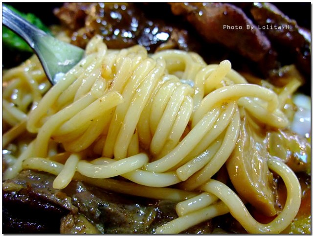 【食記】便宜擱大份的牛排套餐《buffalo steak》