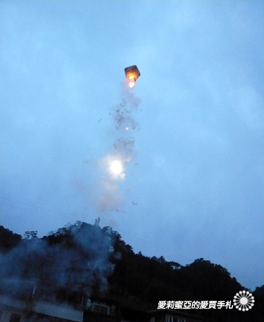 虎年祈福放天燈∼ 放了二個天燈求好運!