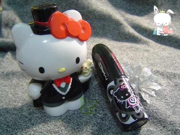 ★Tuffy兔妃★(人> 3<)甜美性感風~限量版Hello Kitty時尚唇膏心得分享