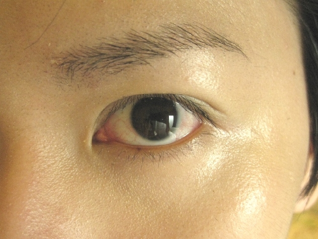 CLINIQUE倩碧 肌本透白喚白C粉妝條