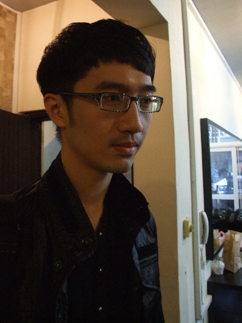 又是一如以往,卻多了優雅的氣質+淡淡的英國紳士style(我個人認為啦~呵)