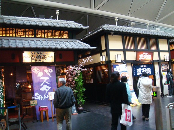 名古屋機場 ( TOYOTA LEXUS 傻傻分不清楚 )