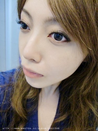 J-Babe 透明梗交叉4搭配輕棕眼妝
