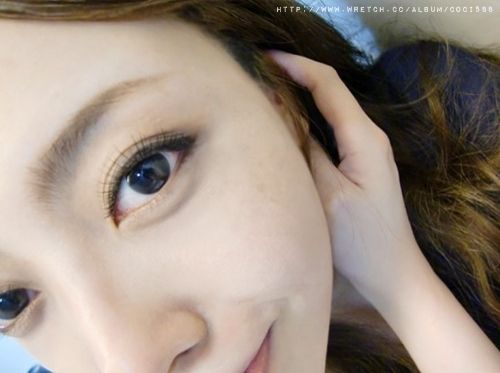J-Babe 透明梗交叉4搭配輕棕眼妝