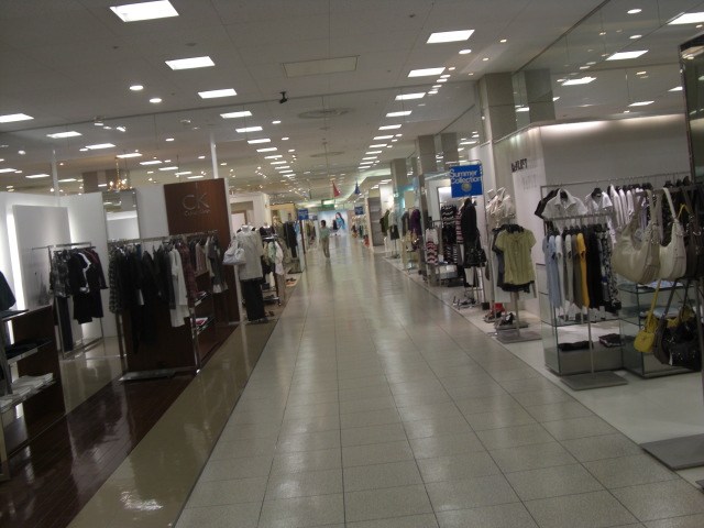 今天又去shopping mall