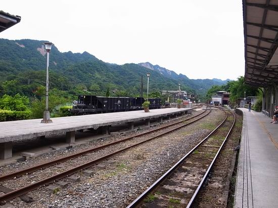『旅遊』十分車站。天燈與人潮一樣多