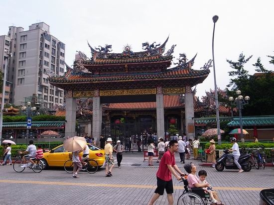 『旅遊』台北。龍山寺香火鼎盛