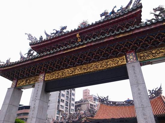 『旅遊』台北。龍山寺香火鼎盛