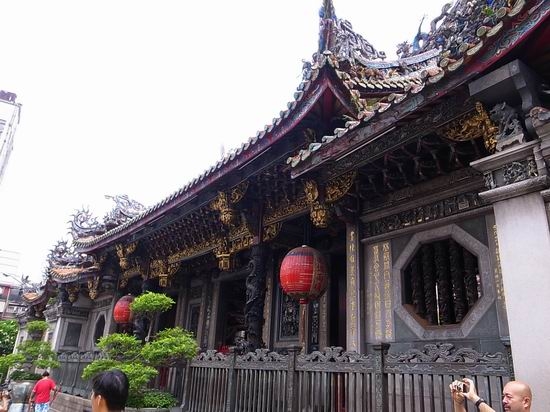『旅遊』台北。龍山寺香火鼎盛