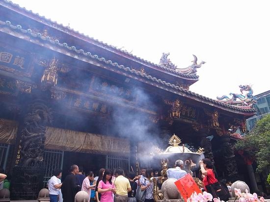 『旅遊』台北。龍山寺香火鼎盛