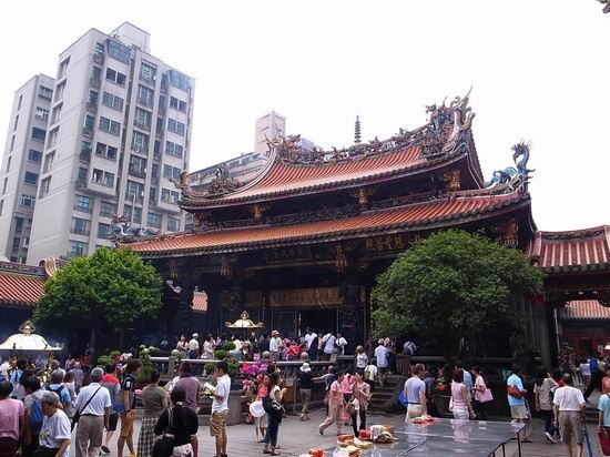 『旅遊』台北。龍山寺香火鼎盛