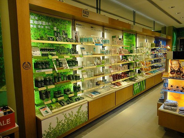 " THE BODY SHOP 8大完整專業臉部保養系列 " 沒想到這麼好用 (指)