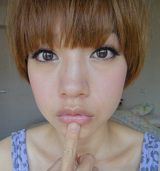 * ~ 如同透明唇蜜般的好用護唇膏 -- Lavshuca 唇用美容液 ~ *
