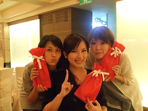 【彩妝】有那麼熱血嗎?冒雨去逛smashbox囉!!