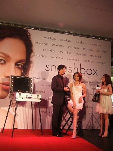 【彩妝】有那麼熱血嗎?冒雨去逛smashbox囉!!