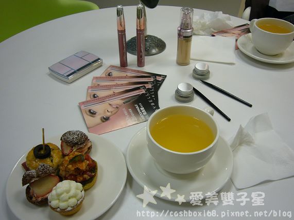 媚比琳羽透光粉底系列VS超能飛長翹睫毛膏 新品體驗會