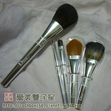 刷具!又是刷具~迪奧DIOR2008 經典LOGO刷具組