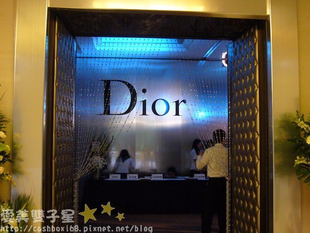Dior雪晶靈極淨透白系列V.S.癮誘絕色唇膏PARTY