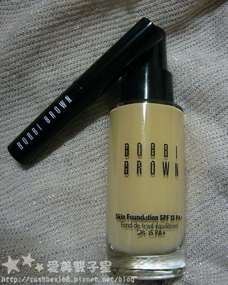當一個無害美人吧~Bobbi Brown自然清透粉底液,隨身遮瑕筆