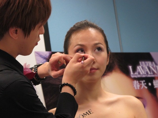 蛻變、蝶舞翩翩! LANCOME 2011春妝 春天.蝴蝶飛 & 光感奇蹟保濕底妝