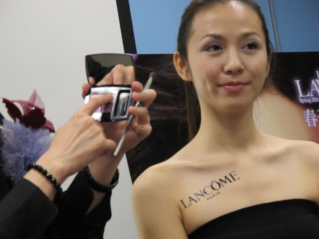 蛻變、蝶舞翩翩! LANCOME 2011春妝 春天.蝴蝶飛 & 光感奇蹟保濕底妝