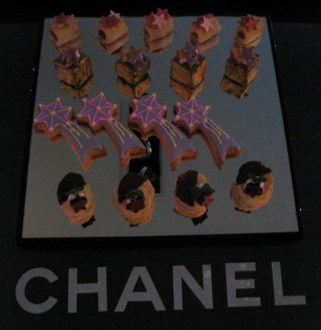 CHANEL 讓滿天星光在你的雙唇閃耀!晶亮唇蜜彗星系列