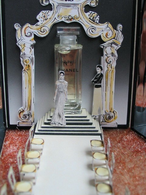 CHANEL 今晚想不想穿N°5?