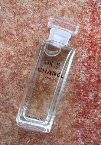 CHANEL 今晚想不想穿N°5?