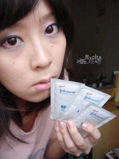 嬌生潤白沐浴乳