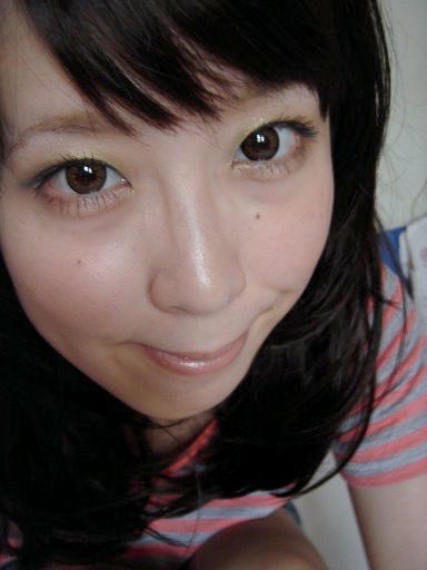 池塘邊的灌木叢