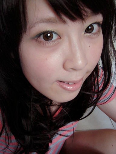 池塘邊的灌木叢
