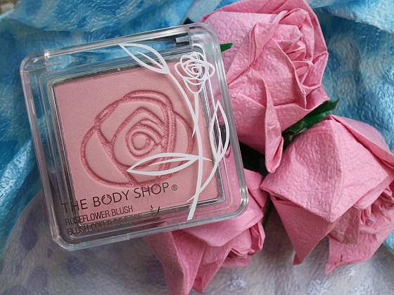THE BODY SHOP 玫瑰香氛腮紅01-粉玫瑰