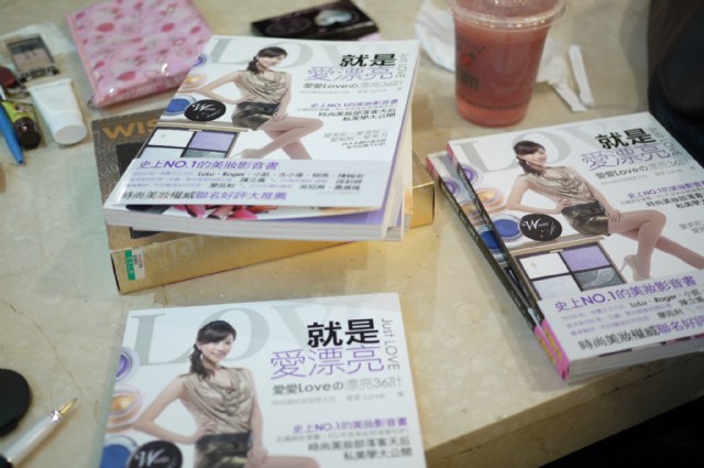 直擊美妝部落客的化妝包+簽書花絮篇^0^