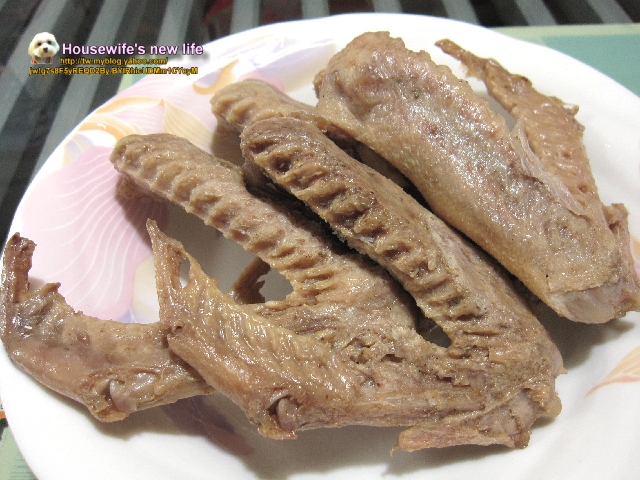 合购美食黑猫探险队:台南安平咸水鸭翅&广霖烟熏鸭肠