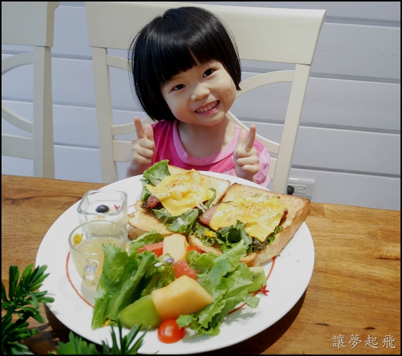 【松山美食】浪漫童話風格的夏綠地咖啡Charlotte Cafe/ 手作米鬆餅/ 中山國中站/松山下午茶